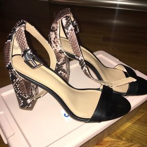 NY&Co Work Sandals Black & Snakeskin size 8